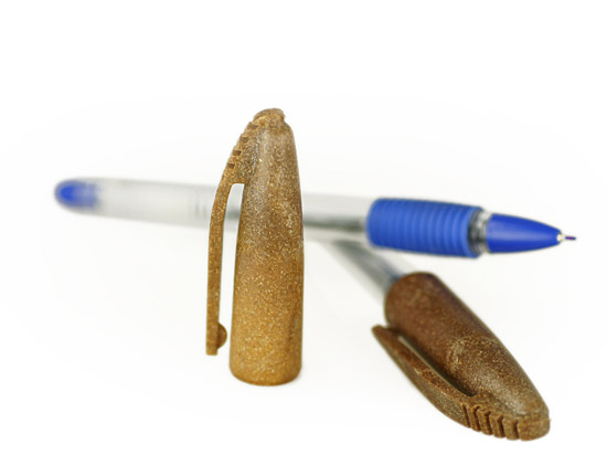 Eine Kappe für Stifte aus WPC-Granulat von JELU im Spritzgussverfahren hergestellt